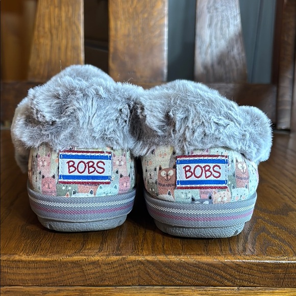 Cozy Gray Cat Print Slippers - Picture 3 of 7